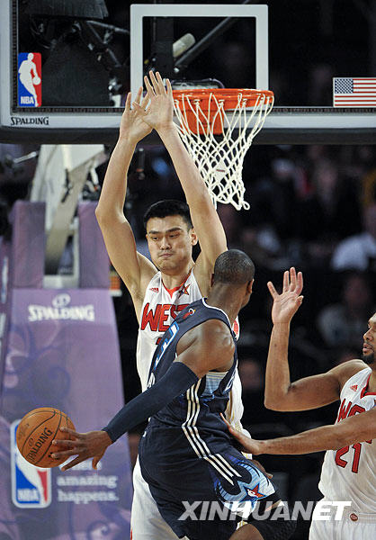 Western All-Star Yao Ming of China plays as the starting center of the NBA All-Star basketball game on February 16, 2009, in Phoenix, the USA. The West conference beat the East 146-119 to win the game