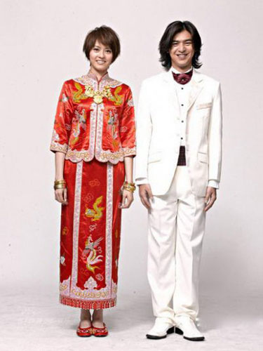 Promotional photos for Hong Kong-made romance comedy 'Give Love' features cast members Gigi Leung (L) and Bo-lin Chen in wedding dresses. The movie will be released on Feburary 19, 2009. 