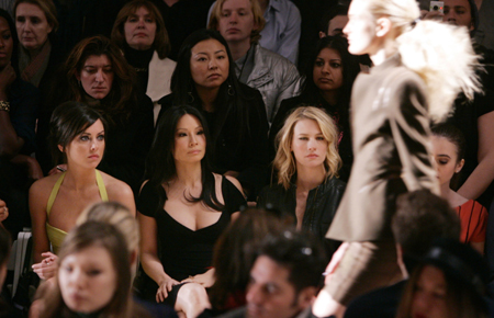 Actress Lucy Liu (2nd L) sits on the front row for the Herve Leger collection at New York Fashion Week February 15, 2009. [Xinhua/Reuters]