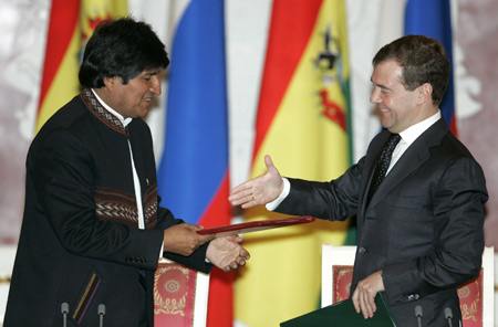 The Russian and Bolivian presidents inked a series of agreements here Monday, pledging to boost military ties and cooperation in fighting terrorism and drug trafficking.