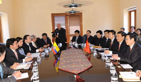 Visiting Chinese Vice President Xi Jinping and his Colombian counterpart Francisco Santos agreed here on Monday that bilateral cooperation is to be strengthened as several agreements were signed.