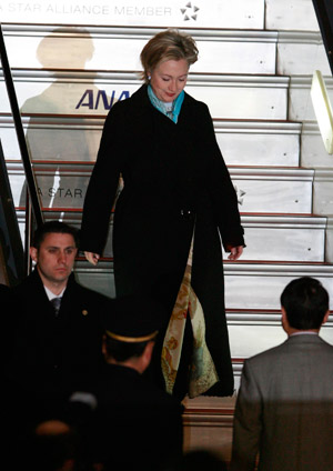 U.S. Secretary of State Hillary Clinton arrives at the Haneda Airport of Tokyo, Japan, on Feb. 16, 2009. (Xinhua/Ren Zhenglai) 