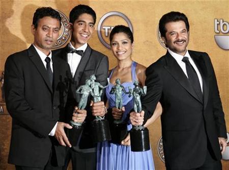 (L-R) Actors Irrfan Khan, Dev Patel, Freida Pinto and Anil Kapoor hold their awards after winning for Outstanding Performance by a Cast in a Motion Picture 'Slumdog Millionaire' at the 15th annual Screen Actors Guild Awards in Los Angeles, January 25, 2009.