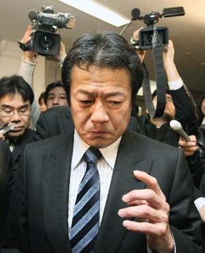 Japanese Finance Minister Shoichi Nakagawa on Tuesday submitted his resignation over allegations he appeared drunk at a recent G7 summit in Rome. Shoichi Nakagawa leaves a news conference room after announcing his resignation in Tokyo February 17, 2009.[Xinhua/AFP]