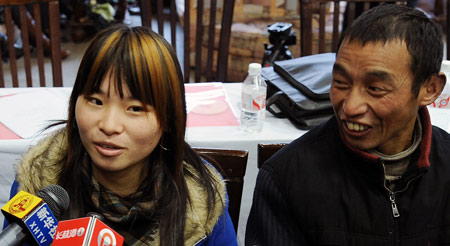 A bird flu patient surnamed Shu and her father receive interview as they are leaving the Xiangya Hospital affiliated to Zhongnan University in Changsha, central China's Hunan Province, on Feb. 17, 2009. Shu was confirmed as infected with bird flu on Feb. 30, the first human case in Hunan Province. She recovered from the illness after 20-day treatment and left the hospital on Feb. 17.[Xinhua]