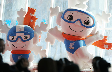 Photo taken on Feb.17, 2009 shows Dongdong, the mascot of the 24th Winter Universiade in Yabuli Ski Resort. Snow sports of the 24th World Winter Universiade will take place at Yabuli Ski Resort and Maoershan Ski Resort outside Harbin, capital of northeast China’s Heilongjiang Province. The 24th World Winter Universiade will start on Feb. 18 in Harbin. [Xinhua]