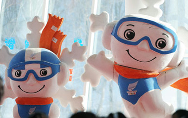 Photo taken on Feb.17, 2009 shows Dongdong, the mascot of the 24th Winter Universiade in Yabuli Ski Resort.