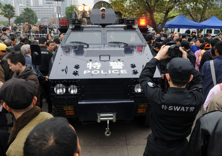 Local residents visit a police anti-riot vehicle during a city show at a square in Liuzhou, southwest China's Guangxi Zhuang Autonomous Region, Feb. 17, 2009. [Li Bin/Xinhua] 