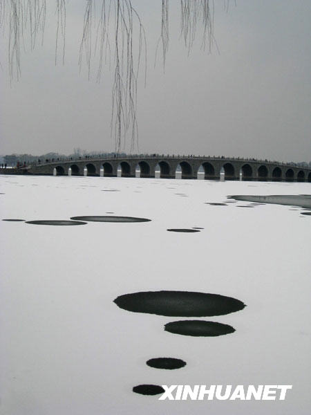 The photo taken on February 17 shows Summer Palace in Beijing is covered by snow.[Wang Mingli/Xinhua]