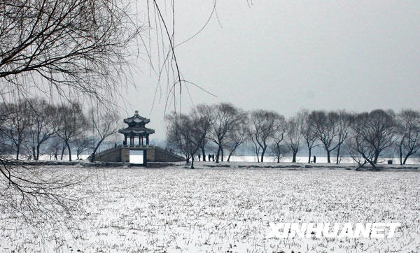 The photo taken on February 17 shows Summer Palace in Beijing is covered by snow.[Wang Mingli/Xinhua]