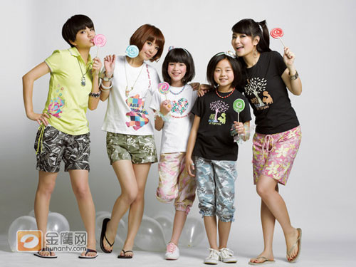 Taiwan's girl vocal trio S.H.E. front the ad campaign for a Chinese casual wear brand. 