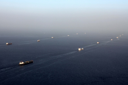 Photo taken on Feb. 17, 2009 shows the grand view of the merchant vessels escorted by the Chinese naval fleet in the Gulf of Aden. [Li Tang/Xinhua]