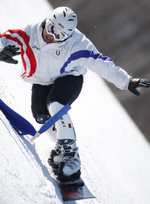 A parallel Giant Slalom athlete trains at Maoershan Ski Resort in Maoershan Town 85km southeast from Harbin, capital of northeast China's Heilongjiang Province, Feb.18, 2009. Sports of the 24th World Winter Universiade including Snowboarding and Biathlon will take place from Feb. 20 in Maoershan. [Liao Yujie/Xinhua]