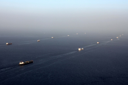 Photo taken on Feb. 17, 2009 shows the grand view of the merchant vessels escorted by the Chinese naval fleet in the Gulf of Aden. [Li Tang/Xinhua] 