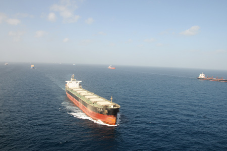  Photo taken on Feb. 17, 2009 shows the grand view of merchant vessels escorted by the Chinese naval fleet in the Gulf of Aden.[Zhu Hongliang/Xinhua] 