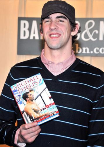 This undated photo shows the Olympic champion swimmer Michael Phelps promoting his new book,'No Limits: The Will to Succeed'. He will not face prosecution over a photo showing him smoking marijuana at a party last year. [sports.sohu.com]