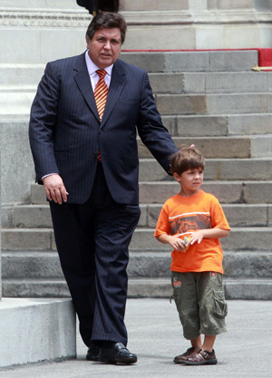 Peruvian President Alan Garcia and his son conceived out of wedlock play at the presidential palace in Lima Feb. 18, 2009.[Xinhua] 