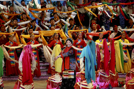 Tibetan artists in traditional costumes perform dance at a gala to celebrate the Tibetan New Year in Lhasa, capital of southwest China's Tibet Autonomous Region, Feb. 18, 2009. [Zhu Wei/Xinhua]