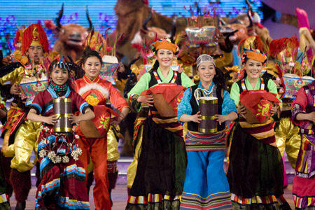 Tibetan artists perform dance at a gala to celebrate the Tibetan New Year in Lhasa, capital of southwest China's Tibet Autonomous Region, Feb. 18, 2009. [Zhu Wei/Xinhua]