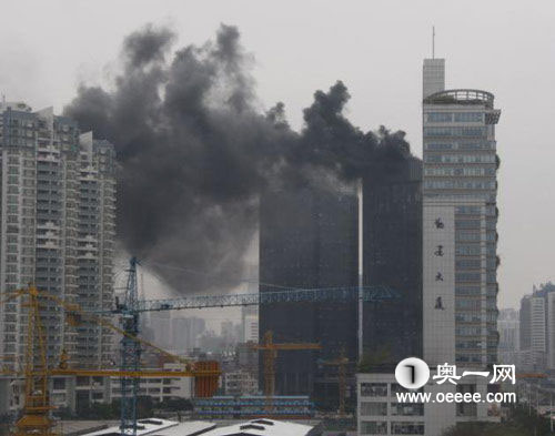 A skyscraper in Guangzhou city caught fire this morning. Smoke can be seen 10 km away