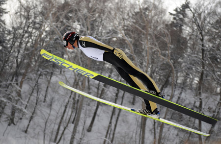 Gold medalist Steffen Tepel of Germany competes during the K90m Ski Jumping finals of Nordic combined individual competition at the 24th World Winter Universiade in the Yabuli Ski Resort, 195km southeast away from Harbin, capital of northeast China's Heilongjiang Province, Feb. 20, 2009. (Xinhua/Wang Jianwei)