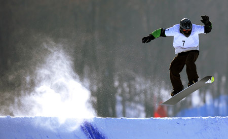 Zsolt Nemeth of Hungary competes during the qualifications of men's snowboard cross in the 24th World Winter Universiade at the Maoershan Ski Resort outside Harbin, capital of northeast China's Heilongjiang Province, Feb. 20, 2009. Zsolt Nemeth took the 30th place after the qualifications with 1:08.19.