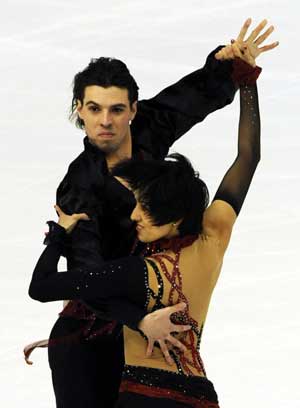 Vladimir Zuev(L) of Ukraine dances with his partner Alla Beknazarova during the compulsory dance competition of ice dancing in figure skating in the 24th World Winter Universiade at Harbin International Conference, Exhibition and Sports Center Gym in Harbin, capital of northeast China&apos;s Heilongjiang Province, Feb. 21, 2009. Alla Beknazarova and Vladimir Zuev took the third place with 33.44 points after the compulsory dance.