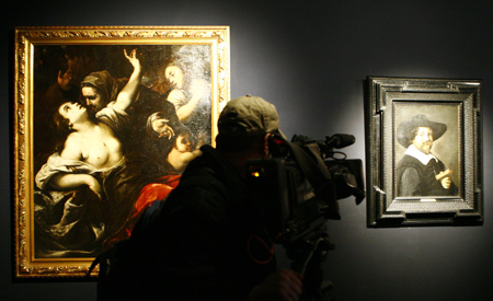 photographer takes a picture of a painting on the preview of the auction of Yves Saint Laurent and Pierre Berge's art collection at the Grand Palais in Paris, France, Feb. 21, 2009. [Zhang Yuwei/Xinhua]