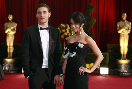 Actors Zac Efron and Vanessa Hudgens arrive at the 81st Academy Awards in Hollywood, California Feb. 22, 2009.[Xinhua/Reuters]