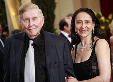 Viacom Chief Executive Sumner Redstone and his wife Paula arrive at the 81st Academy Awards in Hollywood, California Feb. 22, 2009. [Xinhua/Reuters]