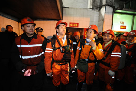 Rescue workers prepare to get into the coal mine to look for survivors in north China's Shanxi Province, Feb. 22, 2009. More than 40 miners have died after a coal mine blast in north China's Shanxi Province on Sunday while rescuers are pulling out the trapped from the shaft, according to a rescuer at the site. [Yan Yan/Xinhua] 