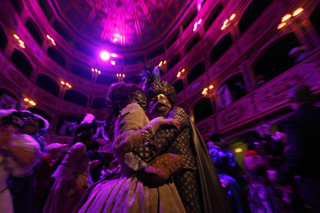 Revellers attend a masked carnival ball at the Manoel Theatre, built in 1731, in Valletta early February 22, 2009.[Xinhua/Reuters]