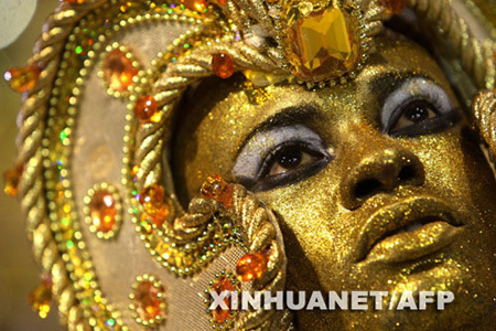 A reveler of Unidos do Peruche samba school parades at the Sambadrome, as part of carnival celebrations, in Sao Paulo, Brazil, on Friday, Feb.20, 2009. Annual Brazilian Carnival kicks off around the country on Friday. The Brazilian Carnival, is held four days before Ash Wednesday, the day of fasting and repentance that marks the beginning of Lent. [Xinhua/AFP]