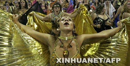  Revelers participate in carnival celebrations, in Sao Paulo, Brazil, on Friday, Feb.20, 2009.[Xinhua/AFP]