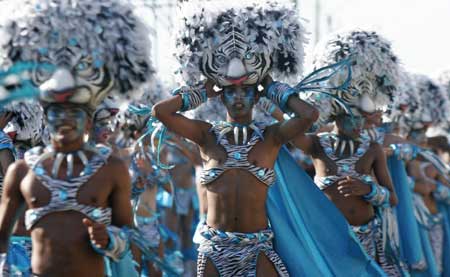 Revellers perform during a parade of Barranquilla's Carnival in Barranquilla, north Colombia, Feb. 21, 2009.[Xinhua]]