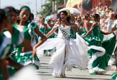 Revellers perform during a parade of Barranquilla's Carnival in Barranquilla, north Colombia, Feb. 21, 2009.[Xinhua]