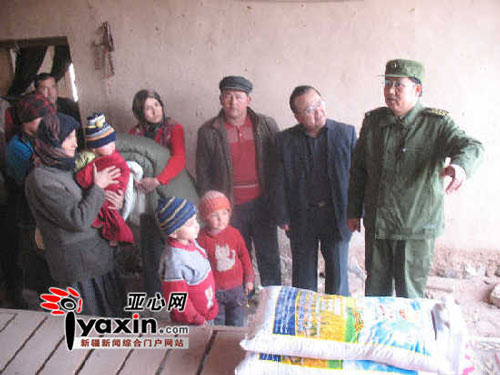 Relief materials were delivered to Kizisu Kirgiz Autonomous Prefecture, northwest China's Xinjiang Uygur Autonomous region, after Friday's 5.2-magnitude earthquake.