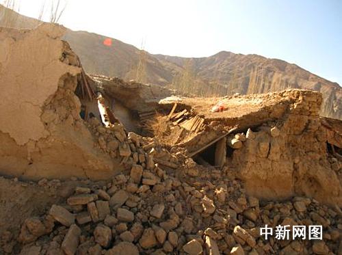 Houses were damaged in Akqi County of China's Xinjiang Uygur Autonomous Region after Friday's 5.2 magnitude earthquake.