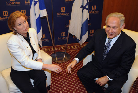 Israeli center-right Likud party leader Benjamin Netanyahu (R) meets with Israeli Foreign Minister and centrist Kadima party chairwoman Tzipi Livni for talks on forming the coalition government in Jerusalem, Feb. 22, 2009.(Xinhua/Yin Bogu)