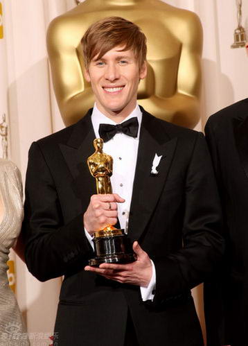 Dustin Lance Black holds the Oscar for best original screenplay for 'Milk' during the 81st Academy Awards in Hollywood, California February 22, 2009.