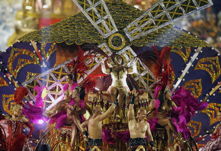 Revellers from Grande Rio samba school dance during the Carnival parade in Rio de Janeiro's Sambadrome February 22, 2009. [China Daily/Agencies] 