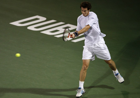  Andy Murray of Britain returns the ball to Sergiy Stakhovsky of Ukraine during their match at the ATP Dubai Tennis Championships Feb. 23, 2009.[Xinhua/Reuters] 