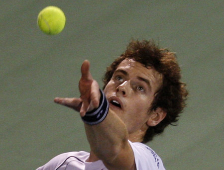 Andy Murray of Britain serves to Sergiy Stakhovsky of Ukraine during their match at the ATP Dubai Tennis Championships Feb. 23, 2009. [Xinhua/Reuters]