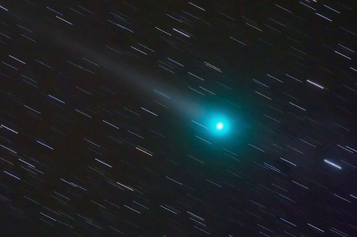 Comet Lulin, a two-tailed green-colored comet, makes its closest approach to Earth on Tuesday, Feb 24, 2009. [China Economic]