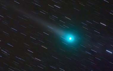 Comet Lulin, a two-tailed green-colored comet, makes its closest approach to Earth on Tuesday, Feb 24, 2009. [China Economic]