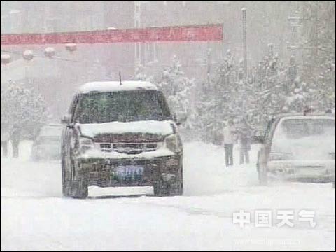 Photo taken on February 18, 2009 shows the heavy snow in northwest China's Xinjiang Uygur Autonomous Region.