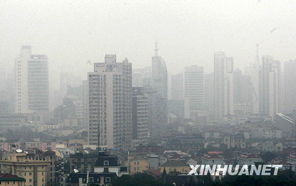 Photo taken on February 19, 2009 shows the high-rise buildings shrouded by fog in Shanghai.