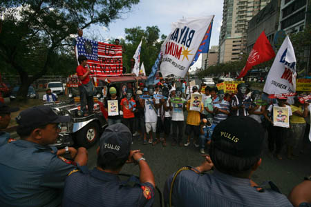 Police block protesters as they try to march towards the U.S. Embassy during a rally in Manila, capital of Philippines, Feb. 24, 2009.