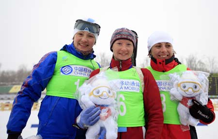 Gold medalist Nadezhda Chastina (C) of Russia and her teammate silver medalist Marina Korovina (L) and bronze medalist Agnieszka Grzybek of Porland pose for group photos after the women's 7.5km sprint of biathlon at the Maoershan Ski Resort in Maoershan Town 85km southeast from Harbin, capital of northeast China's Heilongjiang Province, Feb. 24, 2009. [Xinhua] 