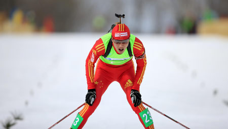 Li Zhonghai competes during the men's 10km sprint of biathlon at the Maoershan Ski Resort in Maoershan Town 85km southeast from Harbin, capital of northeast China's Heilongjiang Province, Feb. 24, 2009. Li Zhonghai ranked the 17th of the event. [Xinhua]